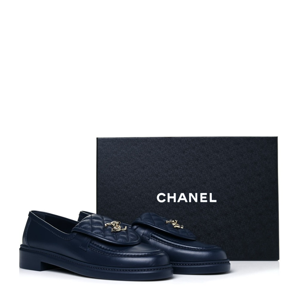 CHANEL Navy Lambskin Quilted CC Turnlock Loafers 38.5